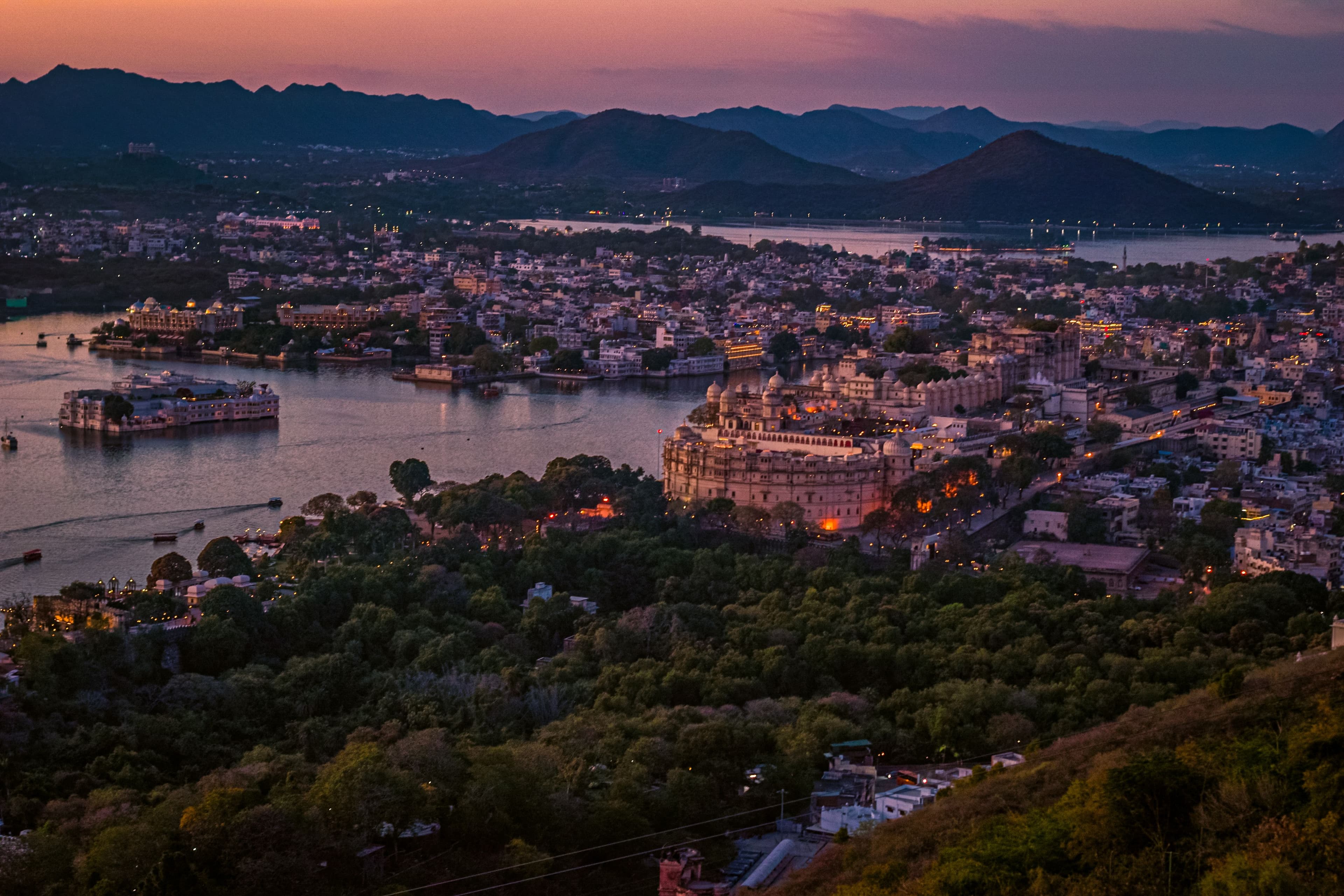 Royal Udaipur Lakes & Heritage Tour Package - Photo 3