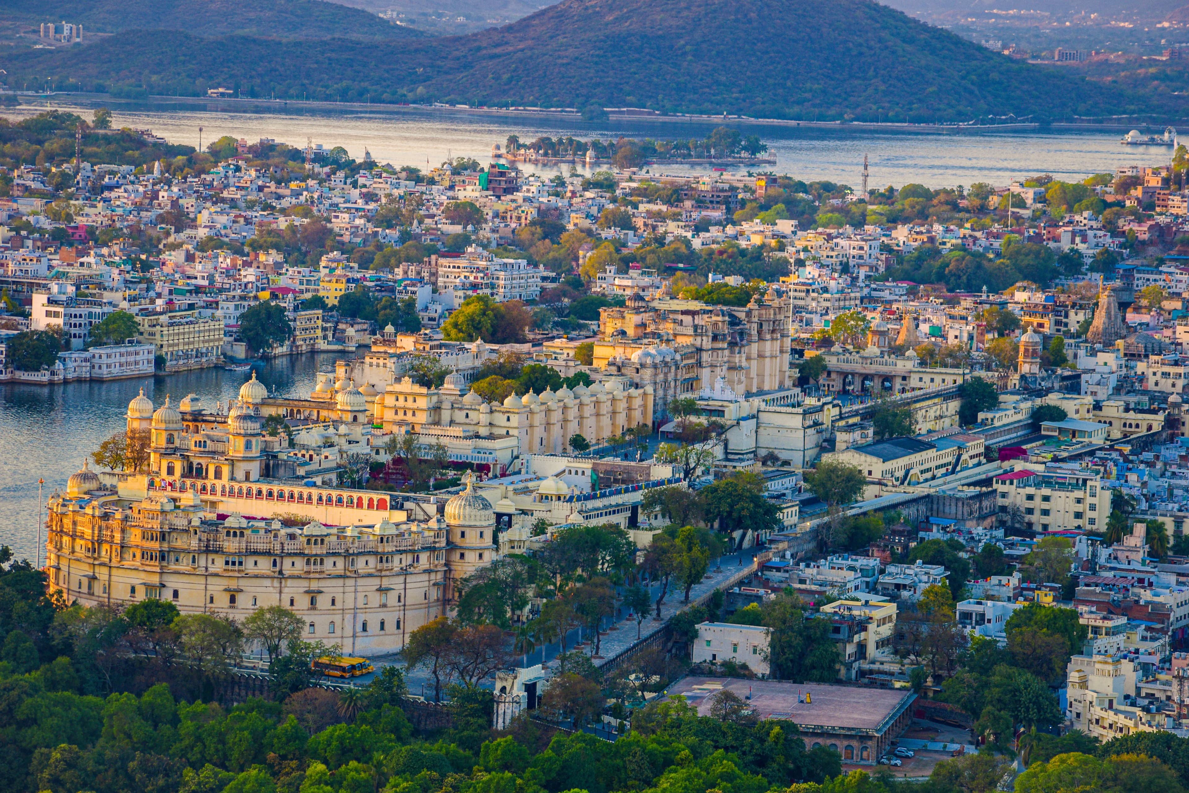 Royal Udaipur Lakes & Heritage Tour Package - Photo 2